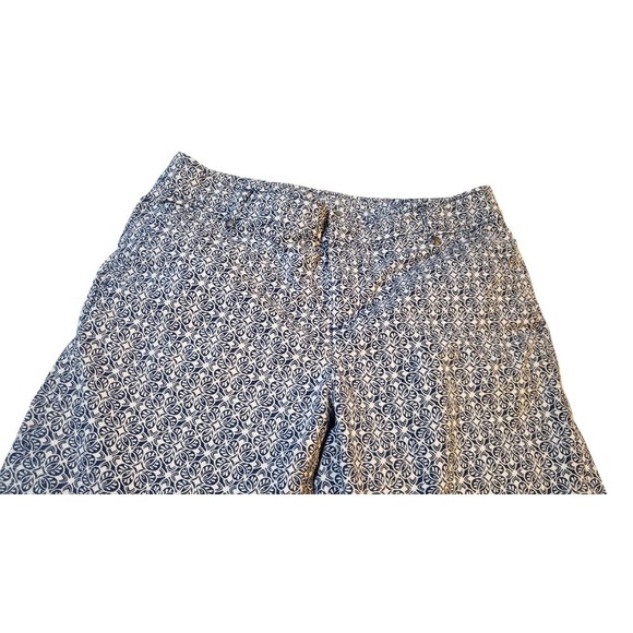 Athleta Bermuda Shorts Womens Blue White 6 Stretch Cuffed All Over Print  #44257 - Picture 2 of 16